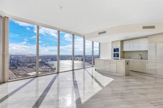 Building Photo - 18975 Collins Ave