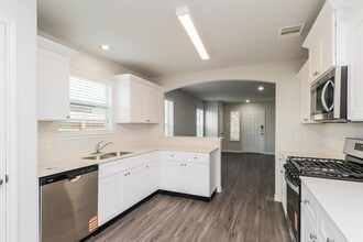 Building Photo - 5420 Rio San Juan St