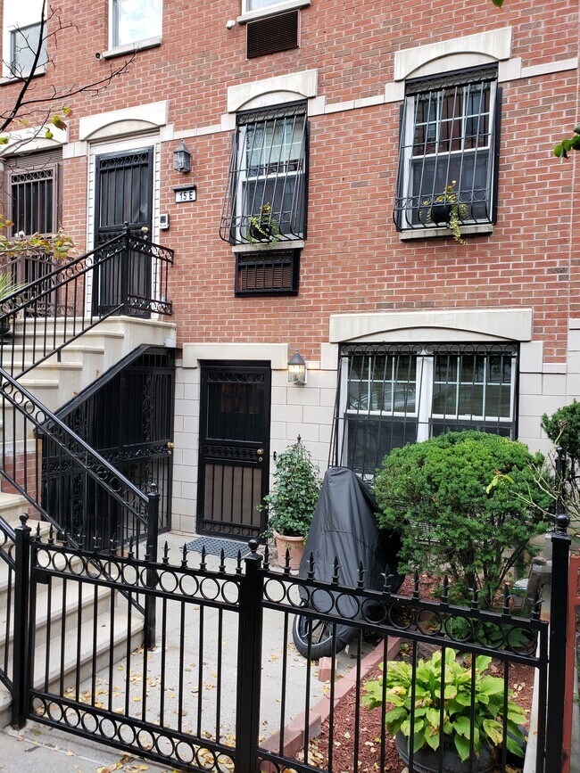 Building Photo - 15 E 117th St