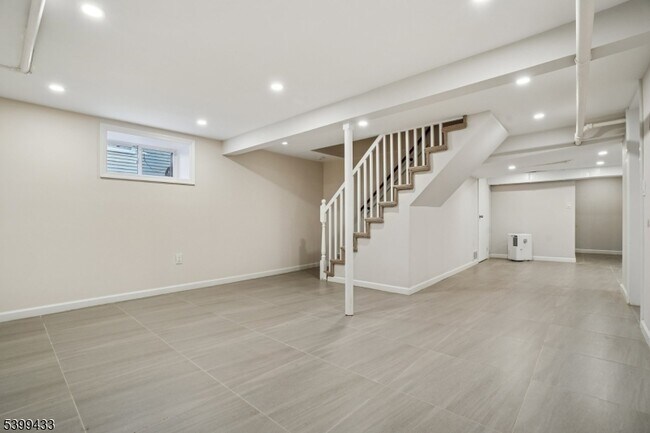 Building Photo - 80 Locust Ave