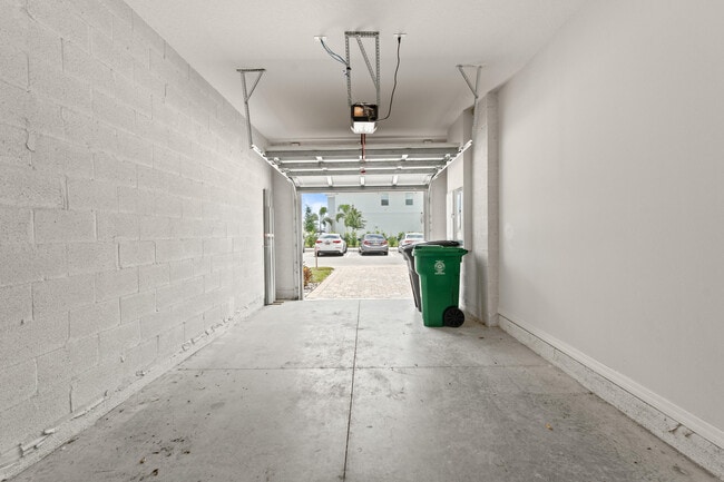 Building Photo - 12869 SW Forli Wy