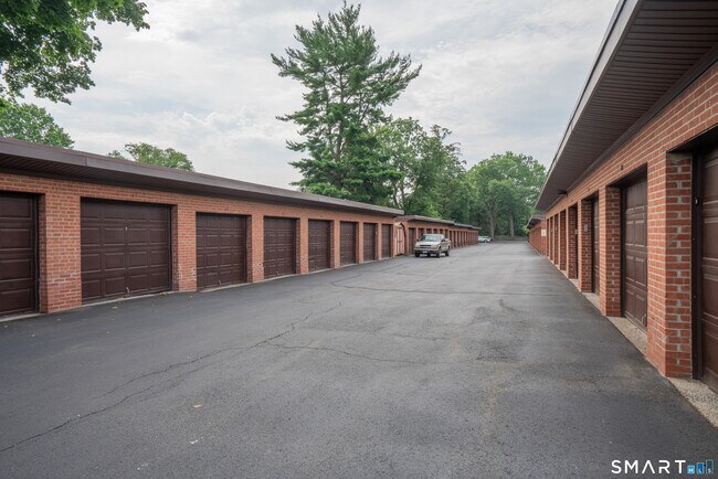 Building Photo - 20 Outlook Ave