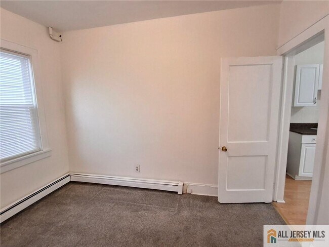 Building Photo - 31 Obert St