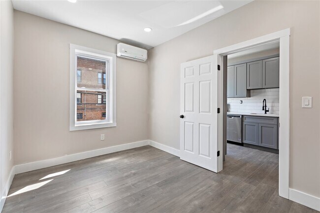 Building Photo - 197 Woodward St