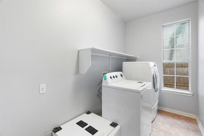Building Photo - 15224 Calaveras Dr