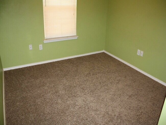 Building Photo - "Charming 3-Bed, 2-Bath Home in Lubbock's Serene Neighborhood – 1,315 Sq Ft of Comfortable Living!"