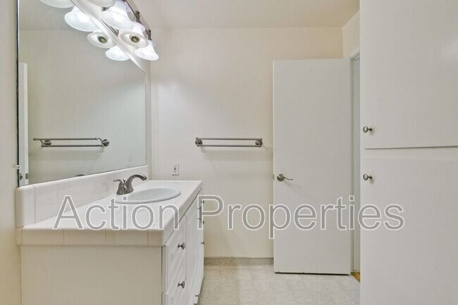 Building Photo - 255 S Rengstorff Ave