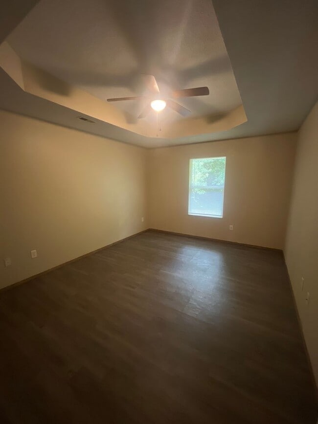 Building Photo - Check this out!!! Great duplex ready for y...