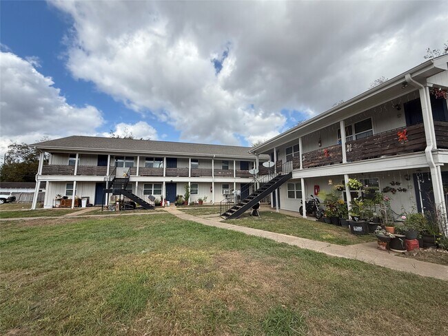 Primary Photo - 200 Hill St