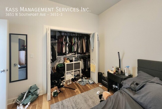 Building Photo - Newer Construction Prime Southport Corrido...