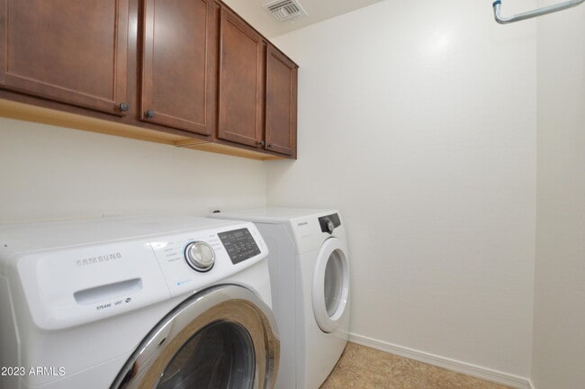 Building Photo - 971 S Brewer Dr
