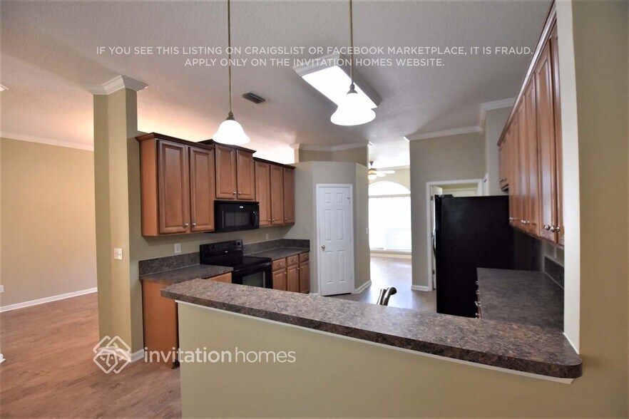 Building Photo - 13928 Fish Eagle Dr E