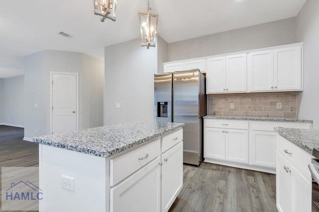 Building Photo - 12 Trask Cir