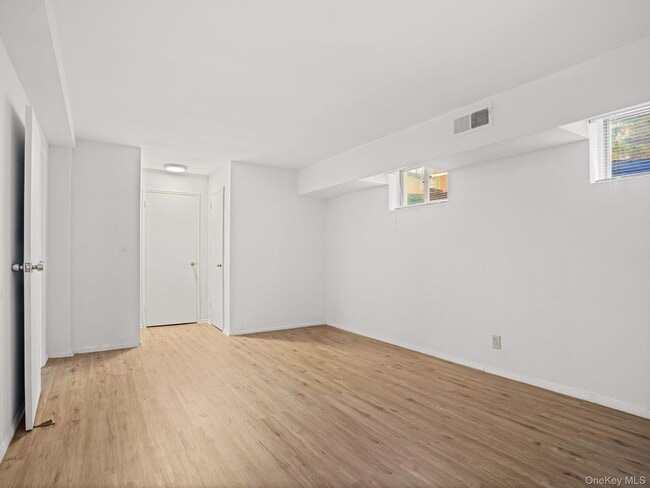 Building Photo - 600 Bedford Rd