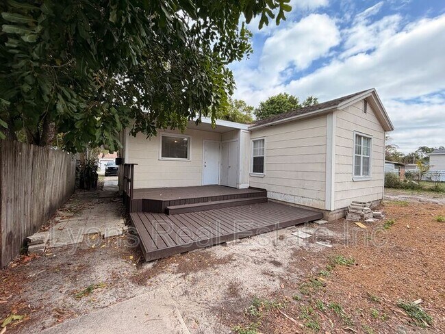 Building Photo - 2114 Dora St