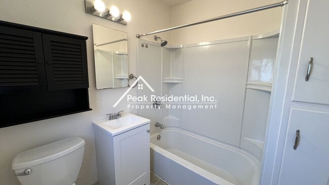 Building Photo - 53rdSt5640