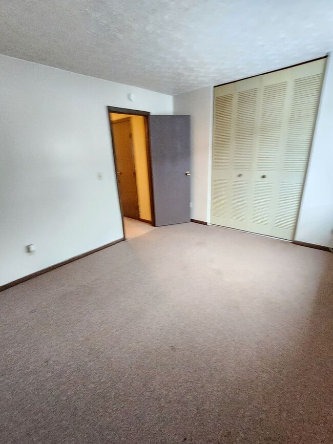 Building Photo - One Bedroom For Rent on Hancock