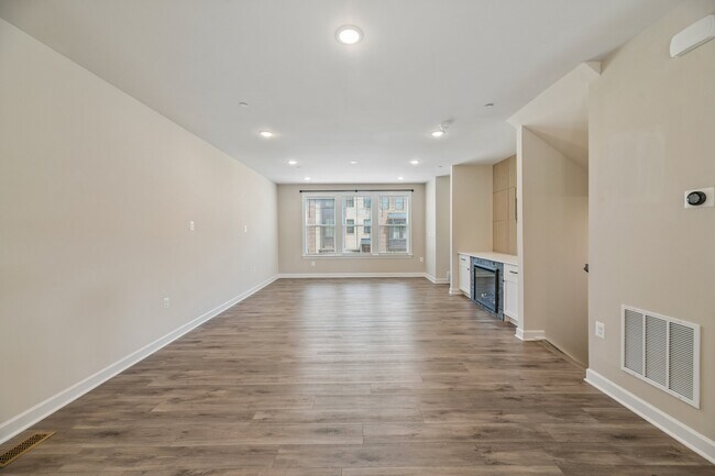 Building Photo - 7202 Mountaineer Dr