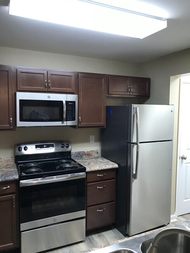Building Photo - 209 Iris Cir