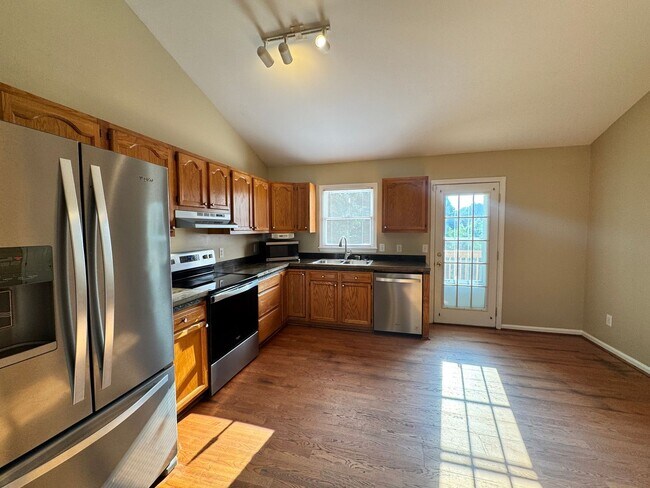 Building Photo - 155 Lorraine Dr