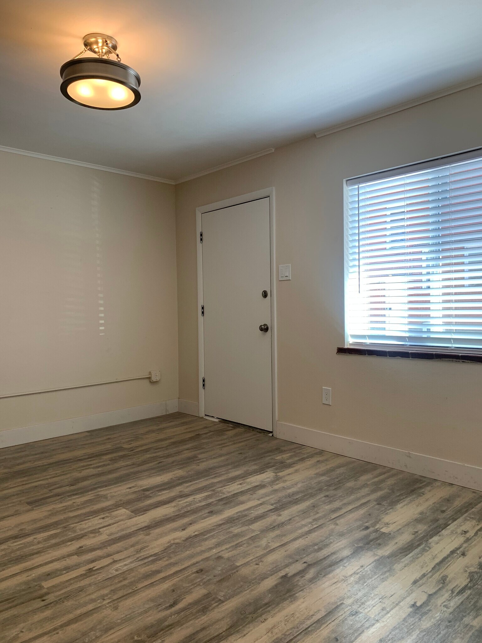 Living room - 1077 Colorado Blvd