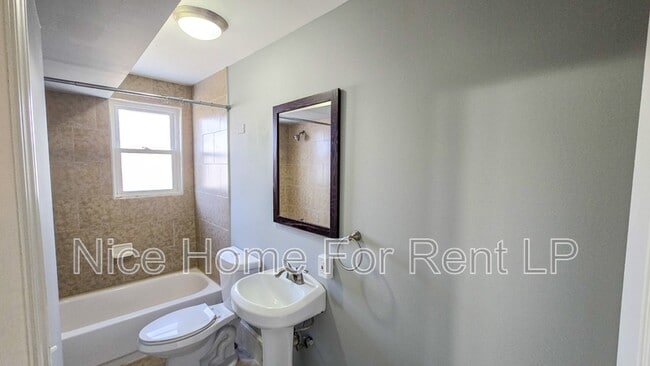 Building Photo - 64 Simpson Ave