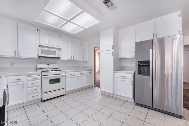 Building Photo - 8501 Shelly Rd