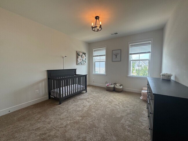 Building Photo - Stylish And Spacious 4 Bed 3.5 Bath Home I...
