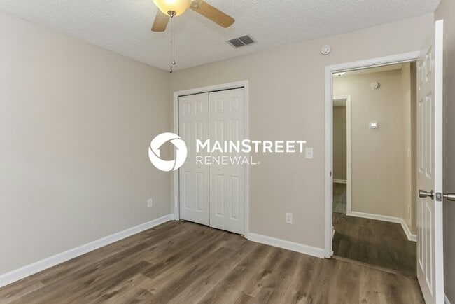 Building Photo - 3 Bedroom Pet-Friendly Home in MIDDLEBURG, FL with Main Street Renewal