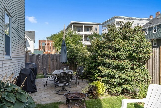 Building Photo - 12 Oliver Rd