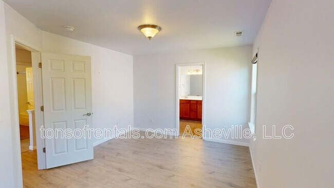 Building Photo - 33 Mallard Run Dr