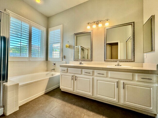Building Photo - CLEAN AND SPACIOUS ONE STORY, 3 BED, 2 BATH, 2 CAR GARAGE IN WEST SACRAMENTO