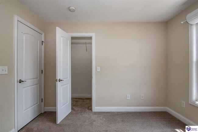 Building Photo - 120 Calumet Loop