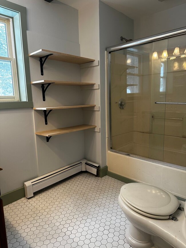 Building Photo - Newly Renovated 3-Bed Single Family Home