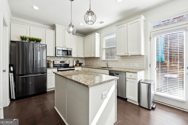 Building Photo - 1499 River Oak Ln