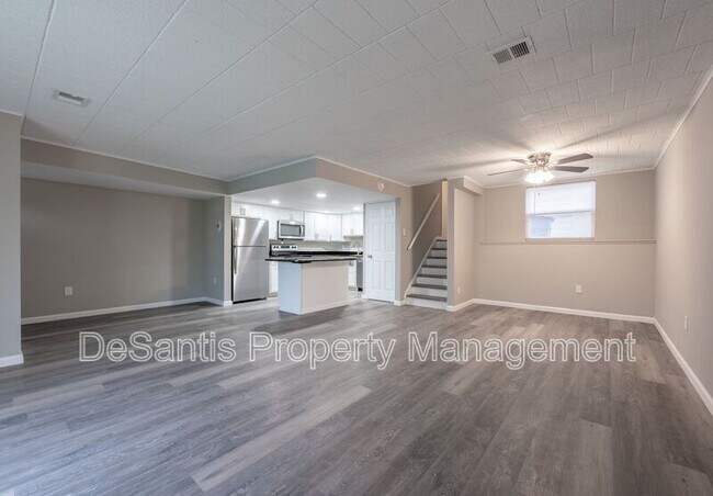 Building Photo - 2207 Aurora Dr