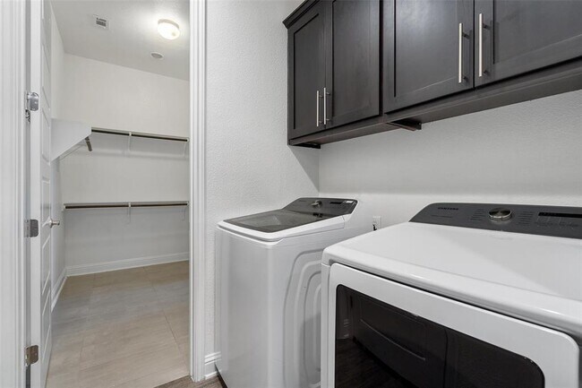 Building Photo - 5004 Mandevilla Dr