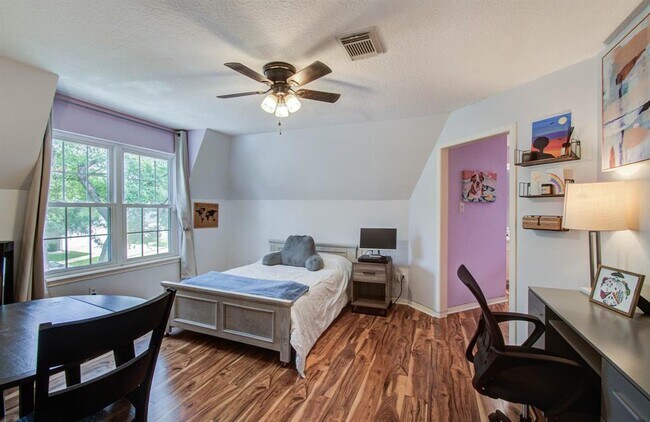 Building Photo - 11311 Chevy Chase Dr