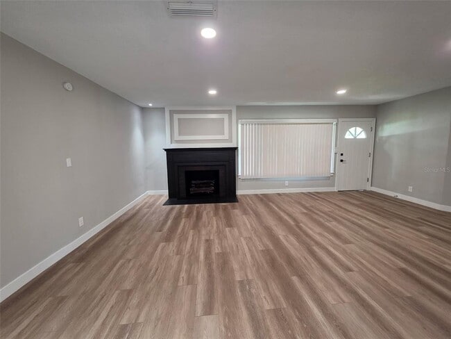Building Photo - 2104 Crill Ave