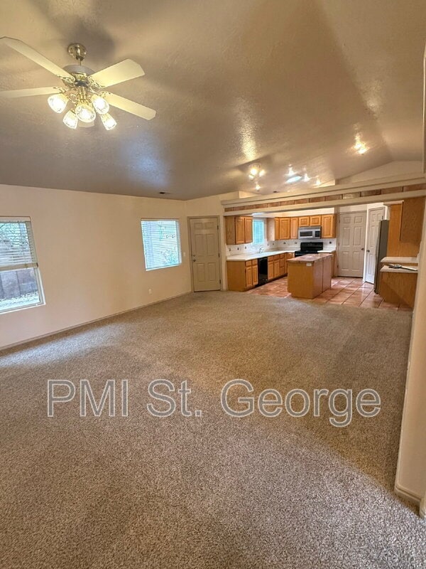 Building Photo - 1569 Tamarisk Dr
