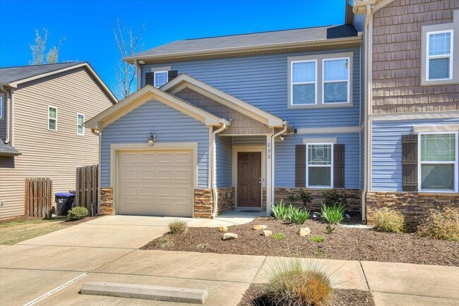 Building Photo - 685 Red Cedar Ct
