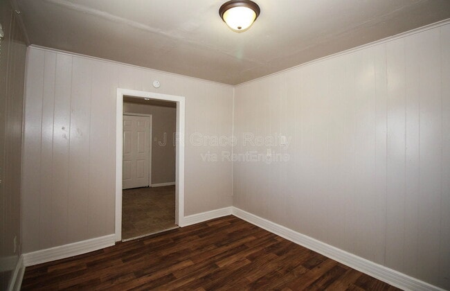 Building Photo - 933 Houston