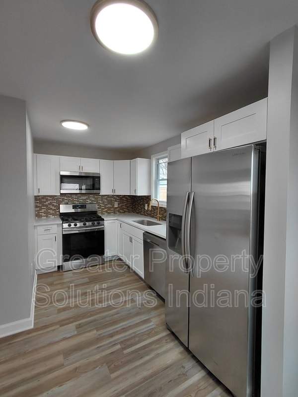 Building Photo - 3445 E 163rd St