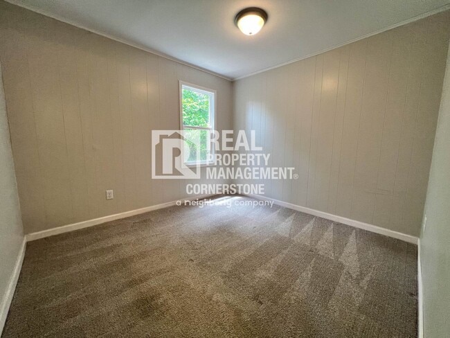 Building Photo - AVAILABLE NOW!! 3 Bedroom Home with Huge Y...