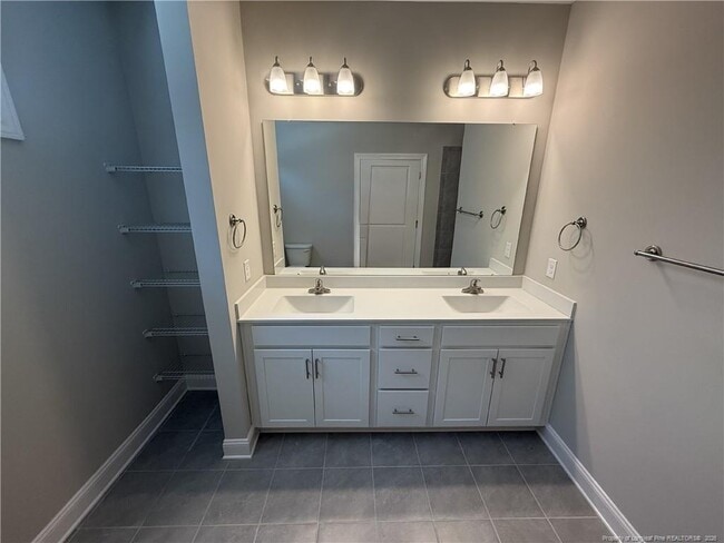 Building Photo - 188 Gallery Dr