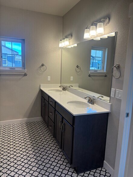 Building Photo - 3495 Grayling Dr