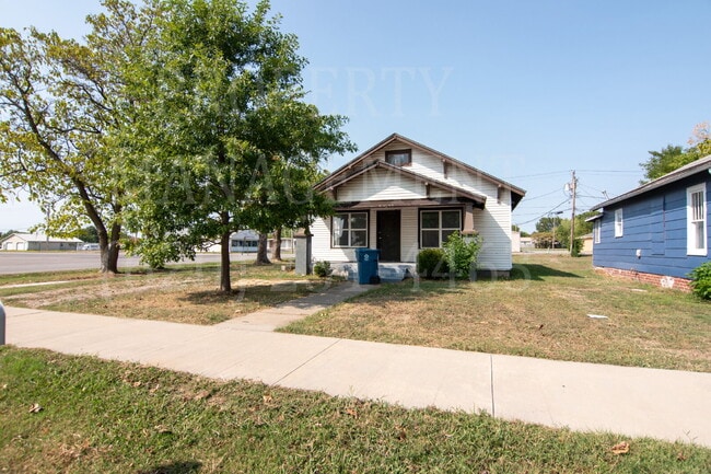 Primary Photo - Charming 2-Bedroom 1-Bath Home in Coffeyville