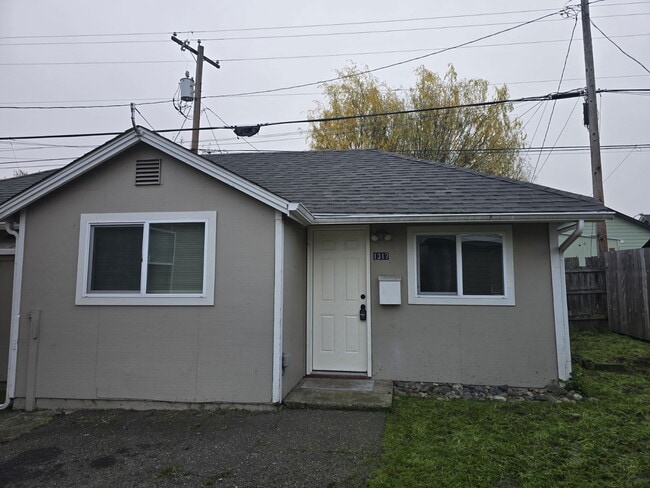 Building Photo - 1317 SE Mill St