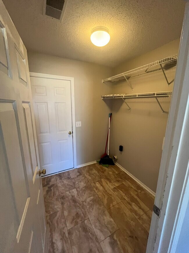 Building Photo - 403 Tripmont Ct