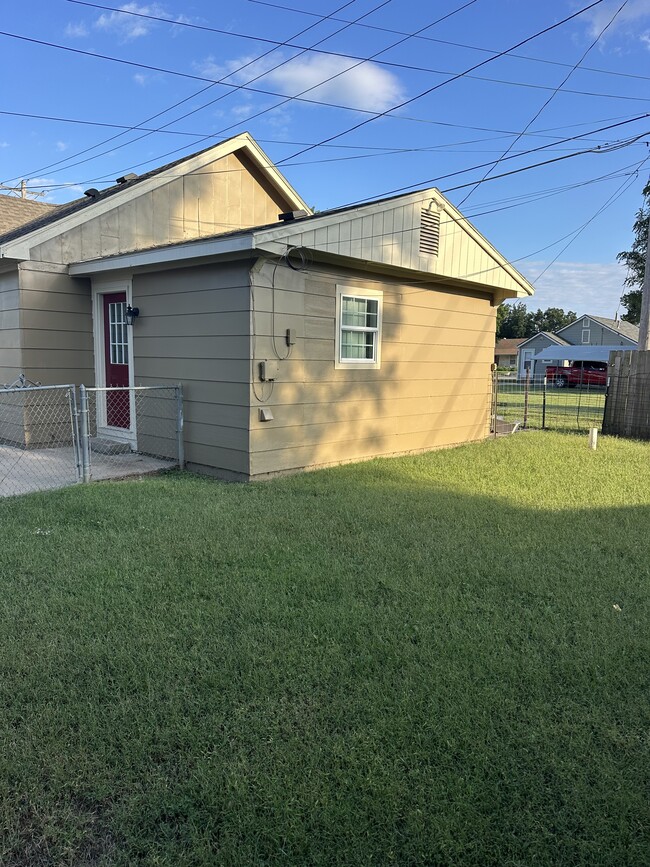 Building Photo - 1214 N Kennedy St